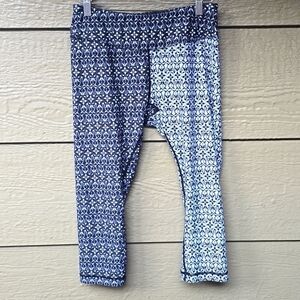 Reebok Women's Black and White Leggings tribal printed capri M